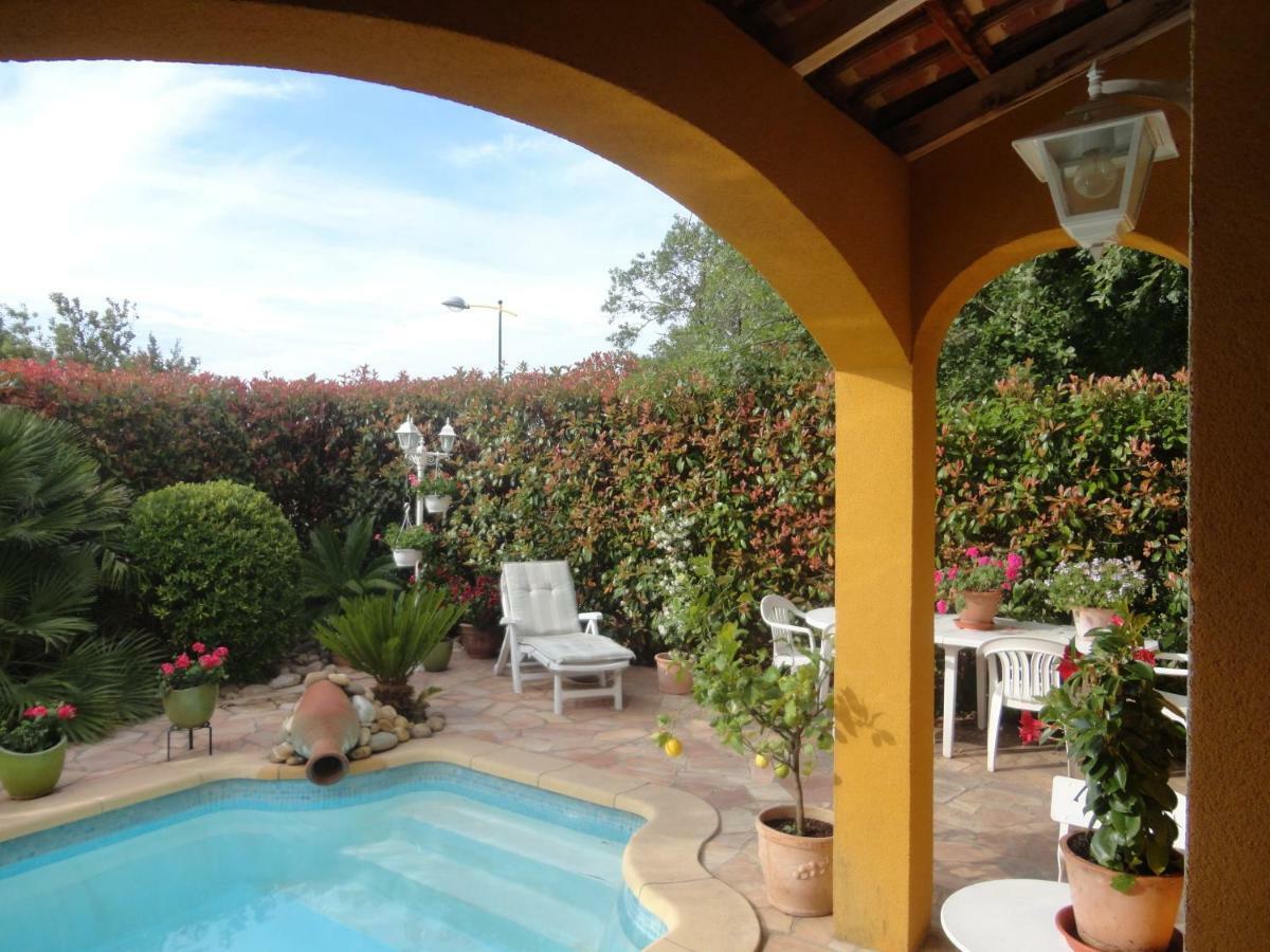 Deux Chambres Chez L'Habitant Dans Villa De Charme Avec Piscine Et Proche Mer Cuers Luaran gambar