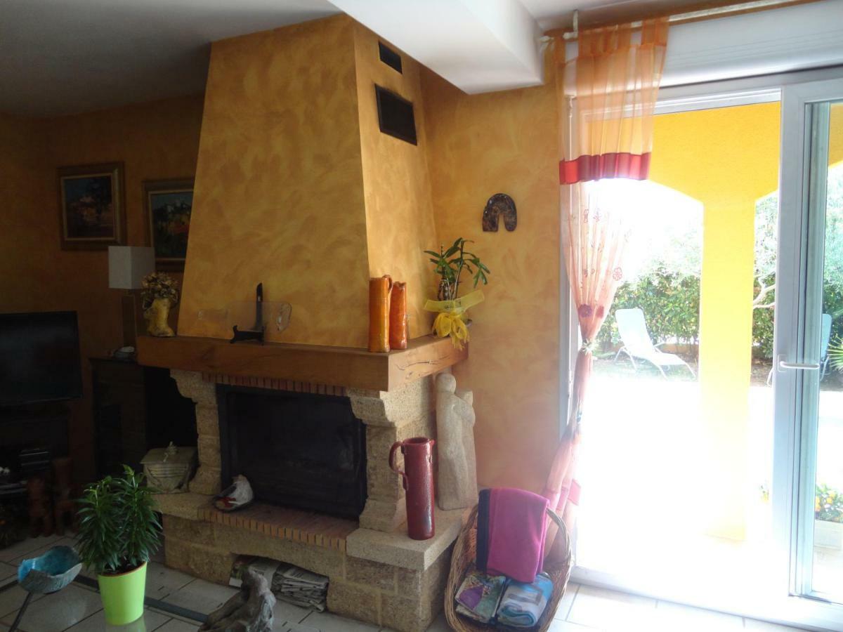 Deux Chambres Chez L'Habitant Dans Villa De Charme Avec Piscine Et Proche Mer Cuers Luaran gambar